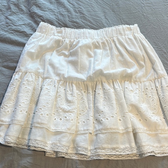 white skirt - Picture 1 of 1